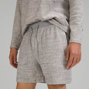 Lululemon Men’s At Ease Short 7" size L
